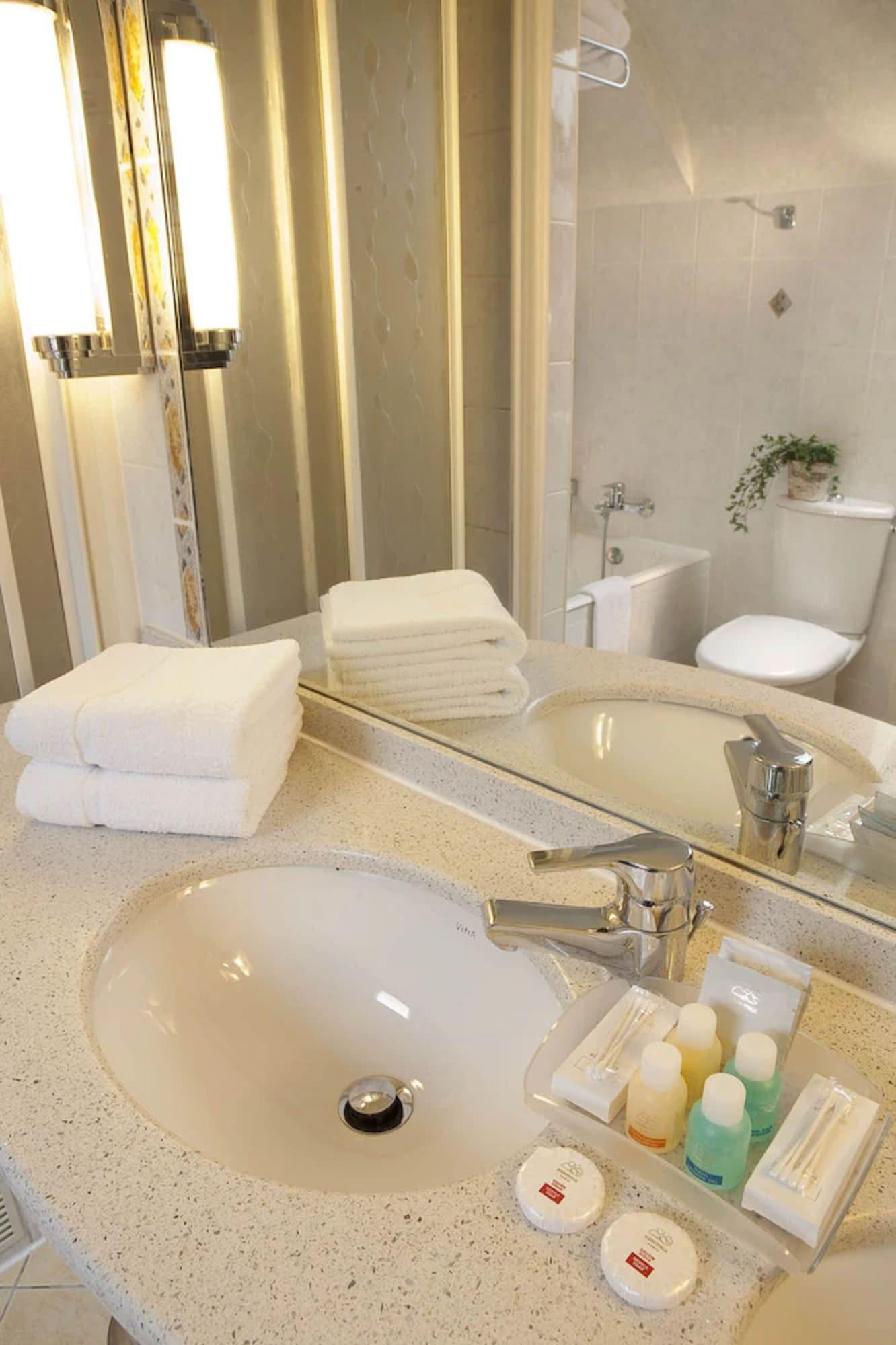 Hotel Louvre Bons Enfants Париж Экстерьер фото